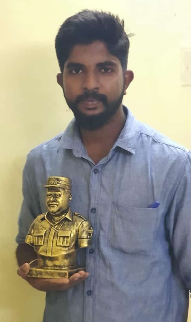 Balantholar's tweet photo. "யாருடைய பெயரைக் கேட்டால் எதிரி அச்சமடைகிறானோ அவனே உன் இனத்திற்கான தலைவன்" -  சே https://t.co/wT8zyJDjHZ