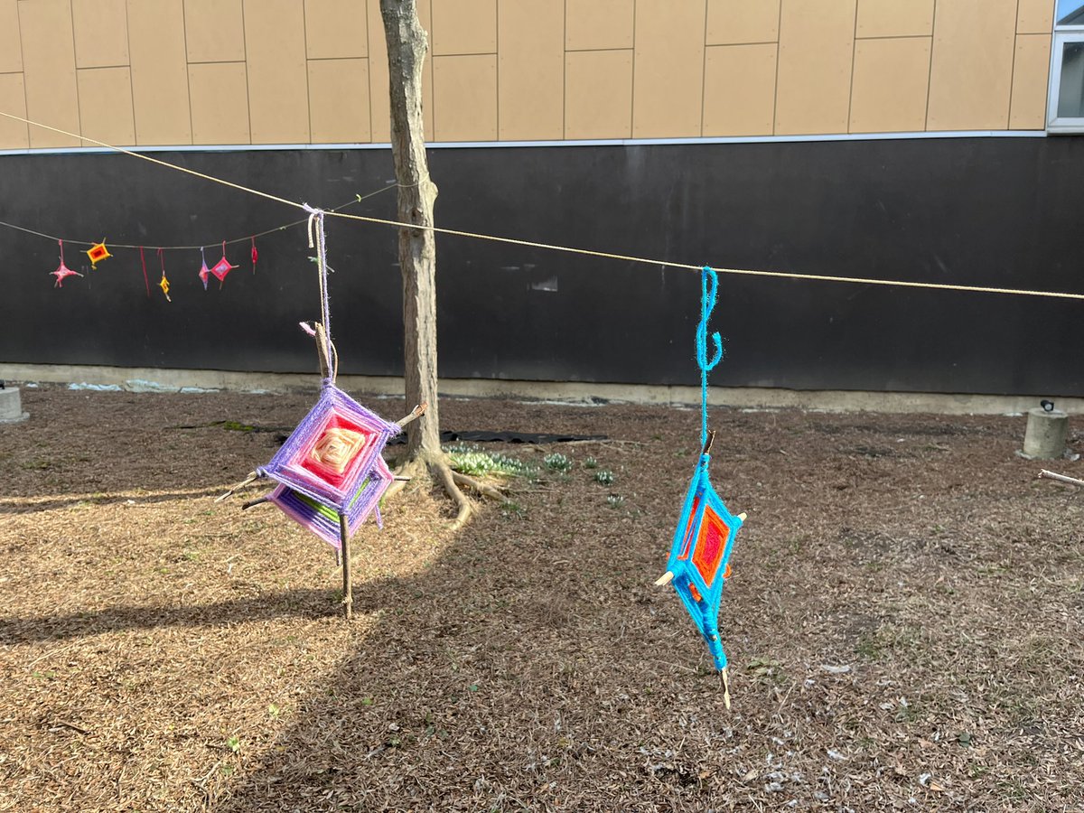 harvey_ker's tweet image. First art installation to brighten our courtyard completed by our grade 4s @TPPS_TDSB in partnership with @RecreatePlace @KofflerArts @LC1_TDSB