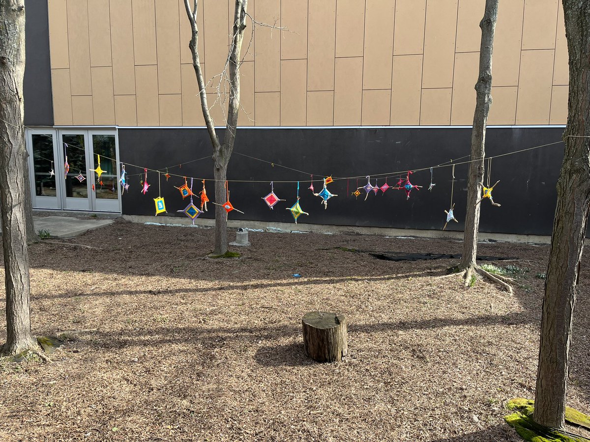 harvey_ker's tweet image. First art installation to brighten our courtyard completed by our grade 4s @TPPS_TDSB in partnership with @RecreatePlace @KofflerArts @LC1_TDSB