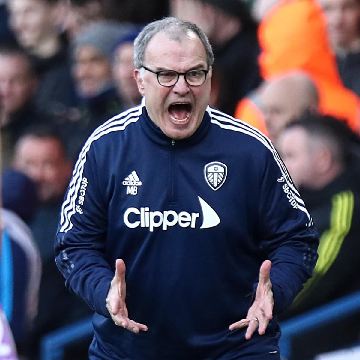 CLMerlo's tweet photo. 🚨Marcelo Bielsa, a un paso de ser el nuevo DT de la Selección uruguaya.
*️⃣La negociación se encuentra en etapa definitoria y, de terminarse todo como parece, ✍️ hasta que terminen las Eliminatorias, con chances de prolongar si clasifica al Mundial.
*️⃣Primero dicho por @Jbruno84 https://t.co/ga8Jxz2778