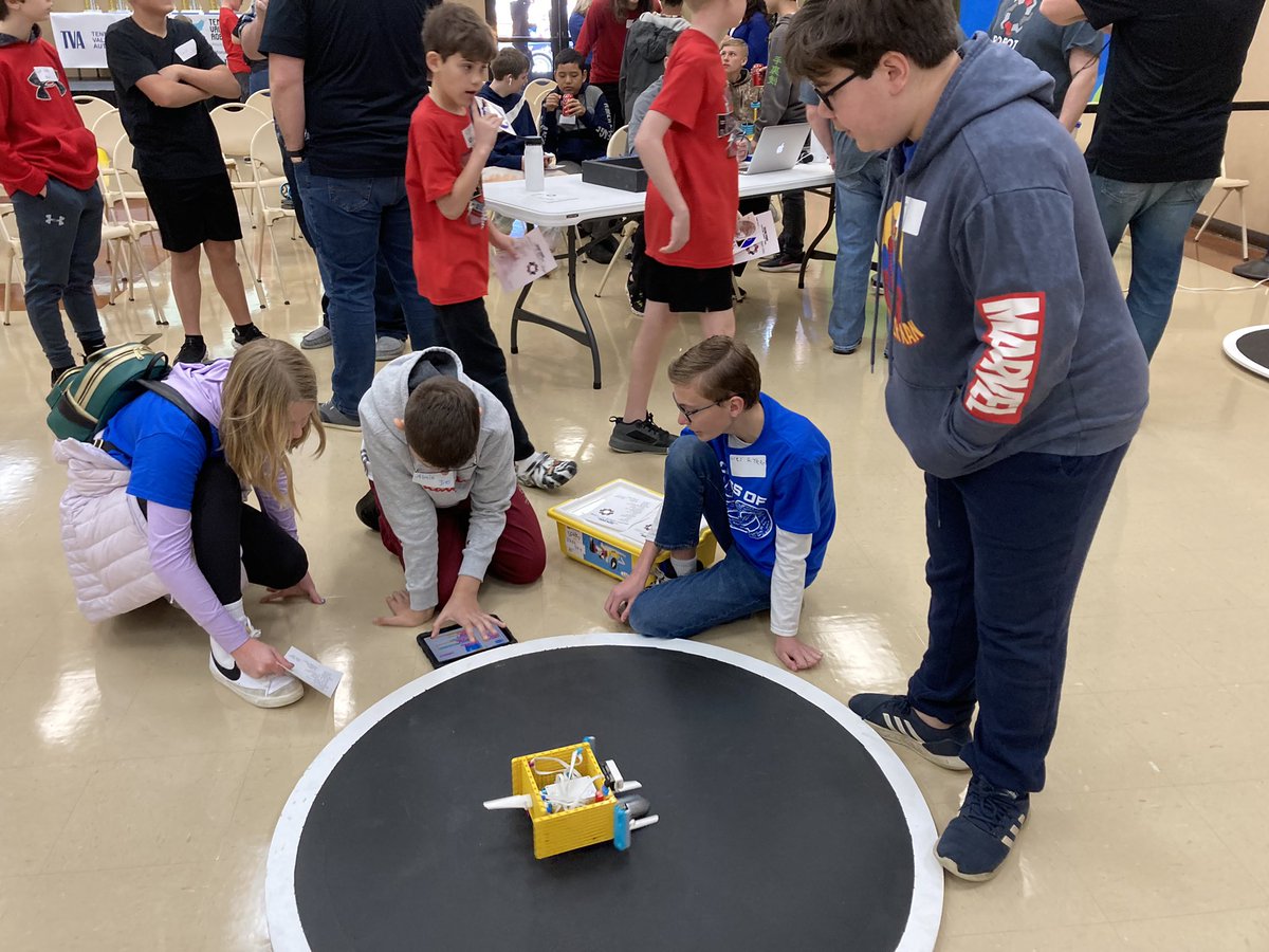 MrsYoung_5th's tweet photo. JRES had the best time at the Robot Royale!! We even placed 2nd, 3rd and 5th in several different coding challenges. @JresRockets https://t.co/uir9QA33aD