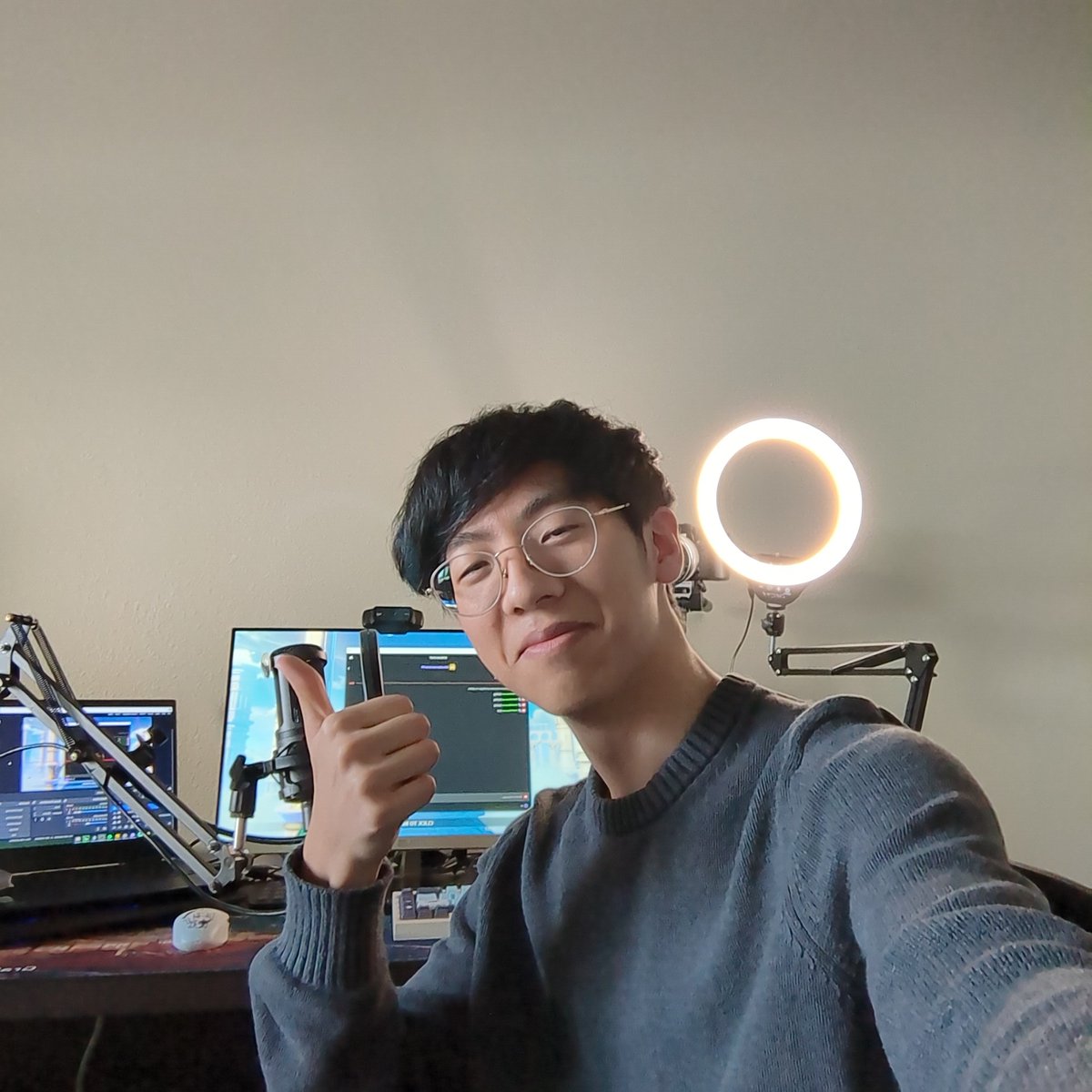 GratisStatus's tweet image. Steaming with facecam for the first time, wish me luck 😅

Twitch.tv/gratisstatus