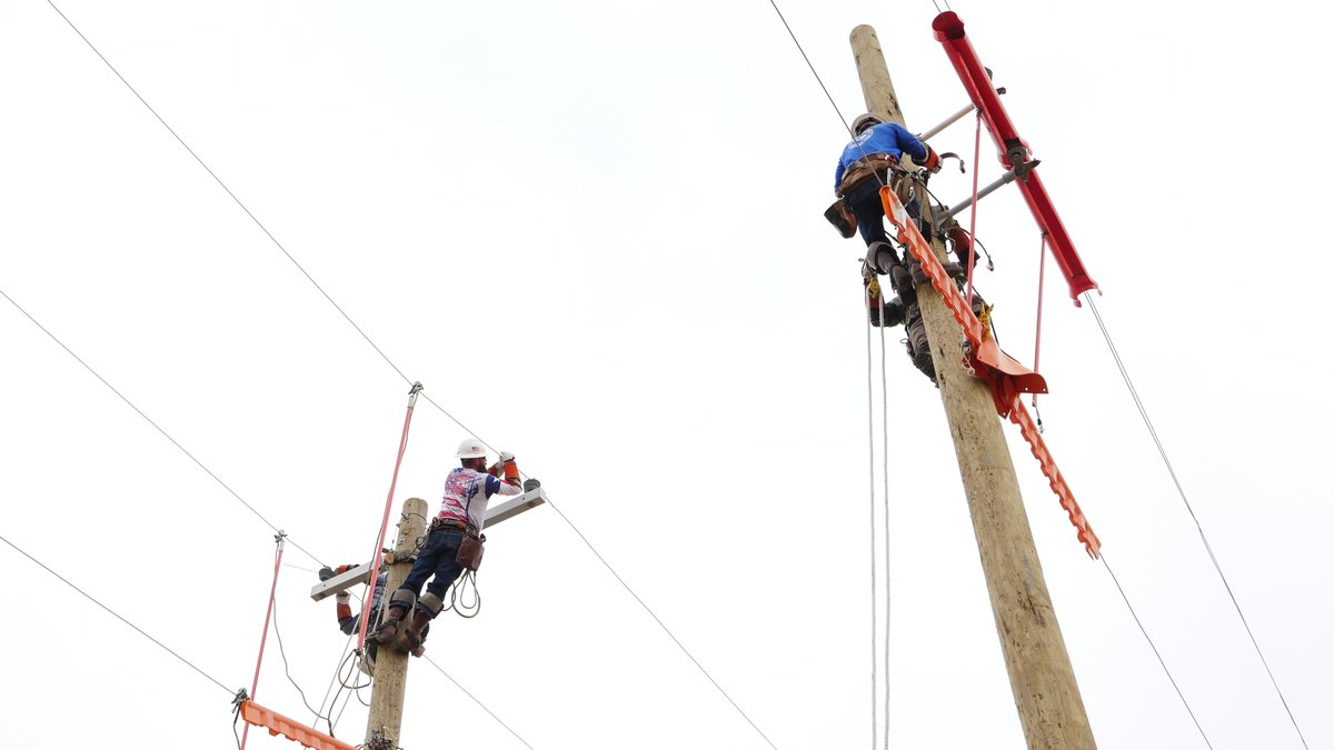 cpsenergy's tweet photo. Practice makes perfect! 💪

Our @publicpowerorg (APPA) Lineworkers Rodeo teams have been training hard for this weekend's big show.

RT to show them your support! 🙌 https://t.co/HFGXUWWaKl