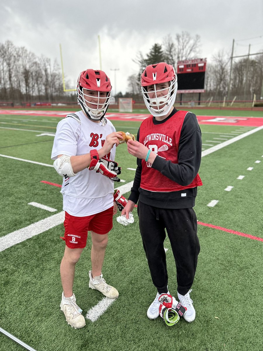 Bville_Boys_Lax's tweet photo. Today’s burgers go to Anthony Nicolucci and Jack Mahaffy! #BurgerWednesday https://t.co/IjFPwrCfDk