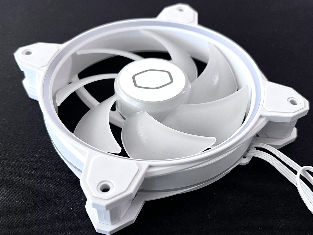 funkykit's tweet photo. Cooler Master MasterFan MF120 HALO White Edition 😍 review coming soon 👍 #coolermaster #masterfan #rgb #halo #fans #funkykit https://t.co/6RBbCRj701
