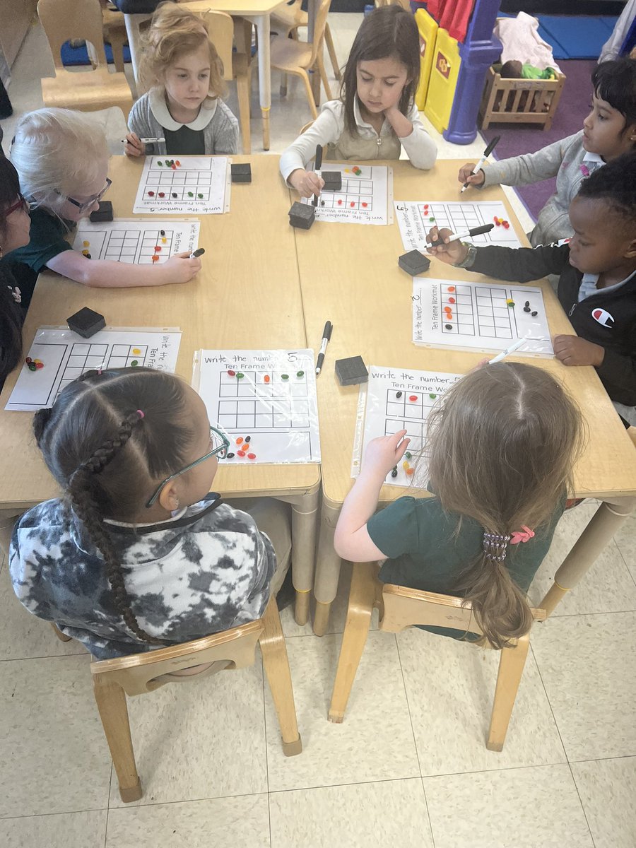 Counting Jellybeans today in Math!! 😊👍