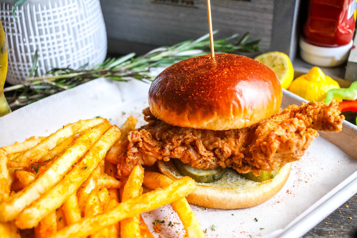 ButcherBottle's tweet photo. What we live for... Chicken Sandwich https://t.co/kG7SbZHcxo