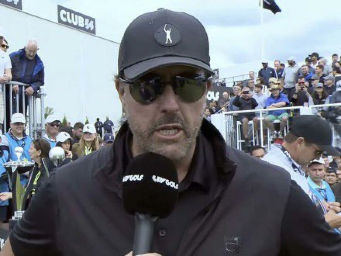 Super70sSports's tweet photo. Phil Mickelson looks like he’s organizing a heist in a Netflix original movie that’s fucking terrible but that I’d definitely watch anyway. https://t.co/JIQoAxBPuD