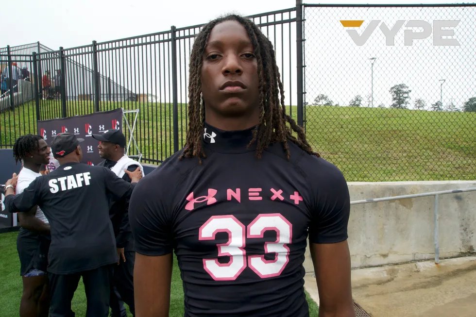 vypehouston's tweet photo. MAN COVERAGE: VYPE's top defensive performers at Under Armour Camp

Several high-major prospects were on hand at @TheUCReport camp &amp; a pair earned invites to the UA All-American Game. Here are VYPE's top performers on Defense.

✍️@jackson_dipVYPE 
READ:https://t.co/xrVY3pFQm5 https://t.co/qH587KLvTG