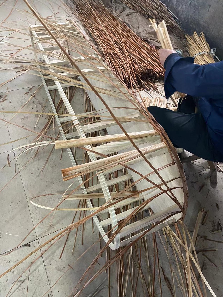 phoenix_coffin's tweet photo. green weave coffin #casekts #childcasket #green #natural #handmade #handcraft #oldskills #oldways #traditionalcrafts #willowweaving #skills #craftsmanship #oldcrafts #basketry #weaver https://t.co/lHu13F5HnU