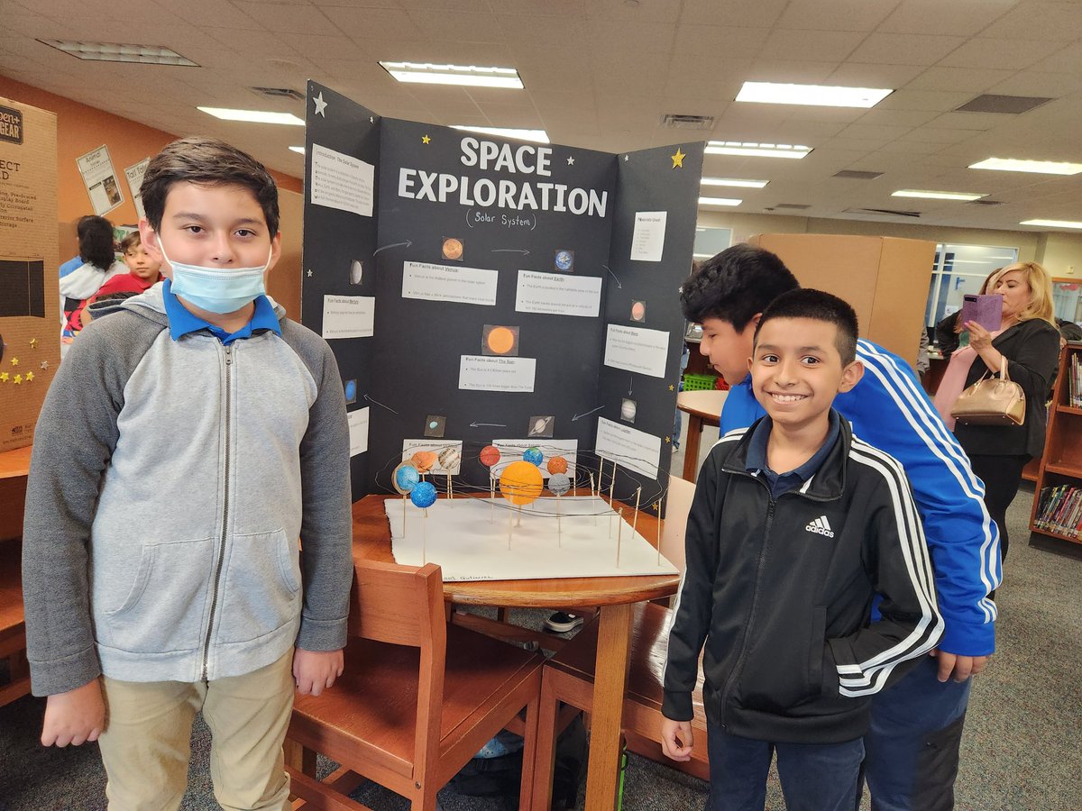 Anlyacosta's tweet photo. Great job, Ms. Bowman and the GT students. Love the projects created for Gifted and Talented Expo. @msbowman7 @Almeda_Elem @Ian_Olmstead @deandra_waters https://t.co/VsAWxrnaSu