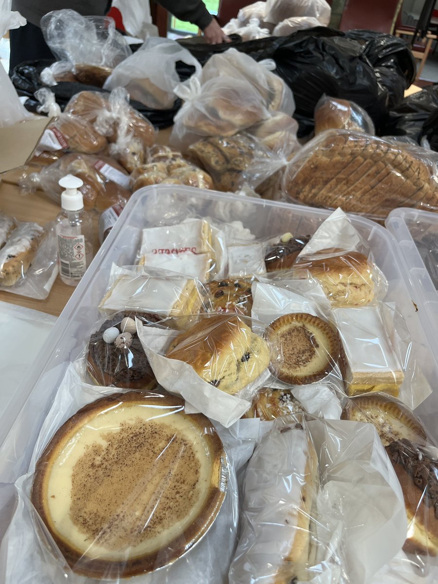 AttercliffeCofM's tweet photo. Our regular Wed night delivering left over bread & cake from Roses bakeries with an extra offering of a palm cross to those who wanted one.
So many fabulous chats around life family work, Ramadam and Palm Sunday.
#palmcross #serving #bread #cake https://t.co/04LOdtPrmV