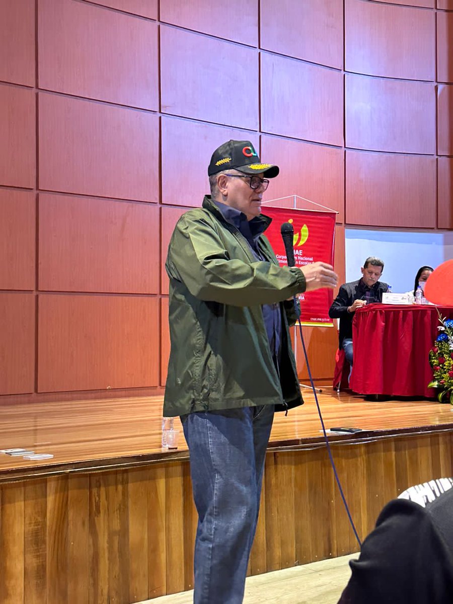 Yinderf's tweet photo. Con el propósito de fortalecer el #PAE , este #28marzo participamos en encuentro dirigido por el Ministro @LealTelleria la Pdta. del @InnVenezuela, Marilyn Di Lucas y el Pdte. de @MercalOficial, @GDJoseFMedinaE
#DuroContraLaCorrupcion
#alimen
@luismarcanos
@NicolasMaduro https://t.co/h3fWEw7wkG