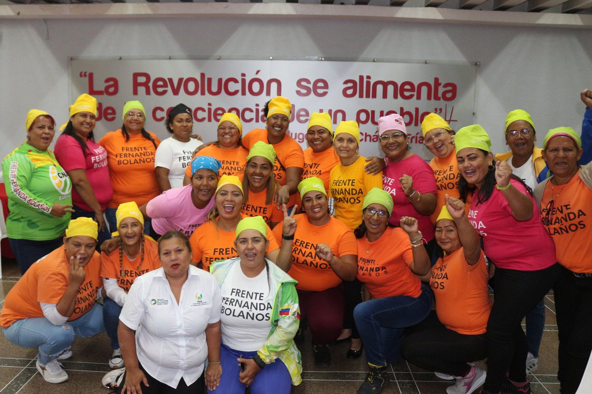 Yinderf's tweet photo. Con el propósito de fortalecer el #PAE , este #28marzo participamos en encuentro dirigido por el Ministro @LealTelleria la Pdta. del @InnVenezuela, Marilyn Di Lucas y el Pdte. de @MercalOficial, @GDJoseFMedinaE
#DuroContraLaCorrupcion
#alimen
@luismarcanos
@NicolasMaduro https://t.co/h3fWEw7wkG