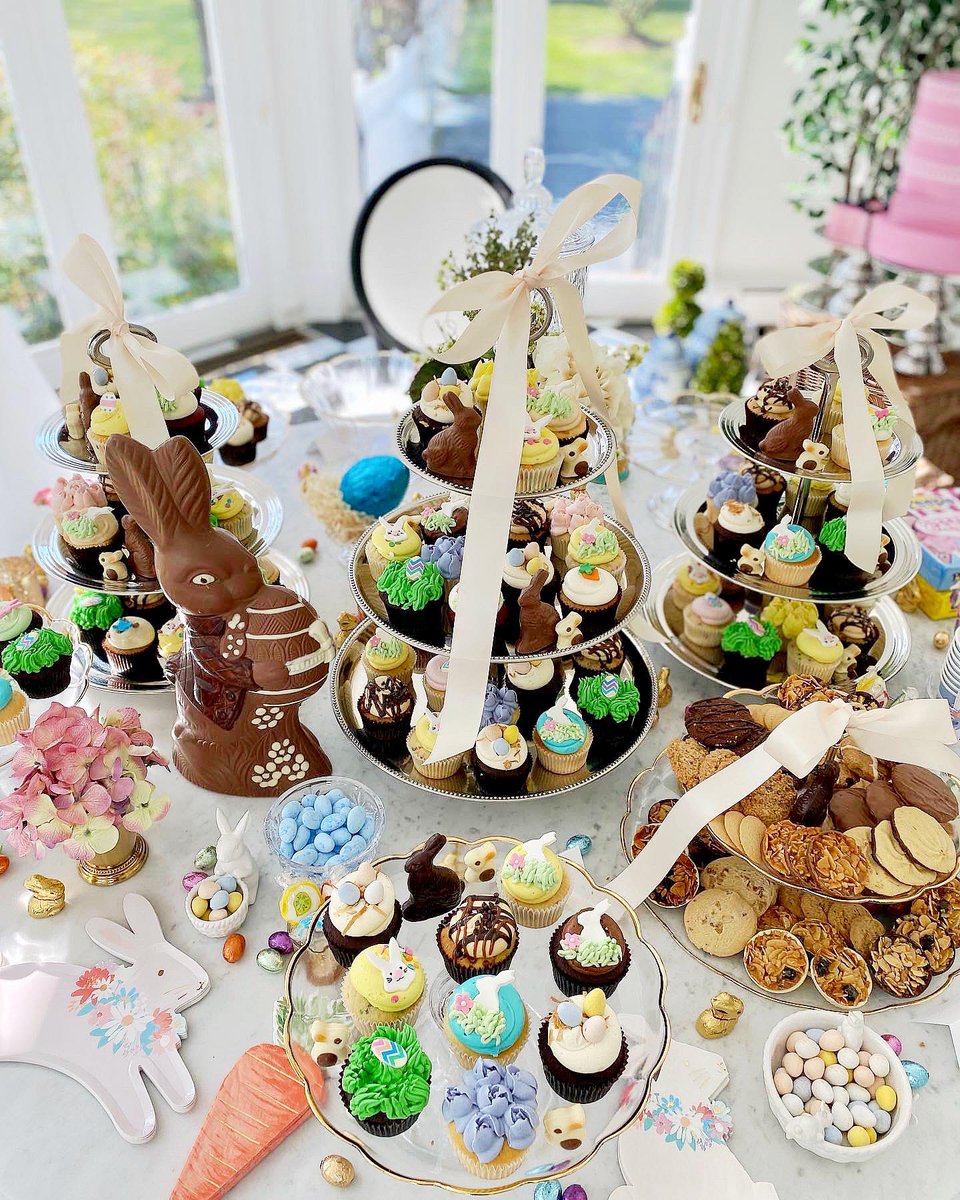 GTownCupcake's tweet photo. Celebrate Easter with @georgetowncupcake! Order on https://t.co/bpea4Gx4z2 for nationwide overnight shipping, delivery or pick-up! #easter #spring #georgetowncupcake π·ππ§π£π₯ https://t.co/qEBLT45Cxp