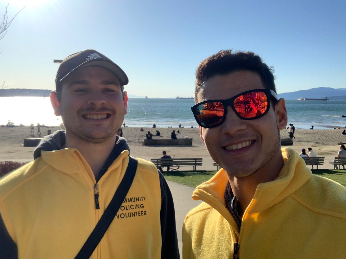 #Volunteers are all smiles for a Beach Patrol 👓⛱️#communitypolicing #englishbay #spring