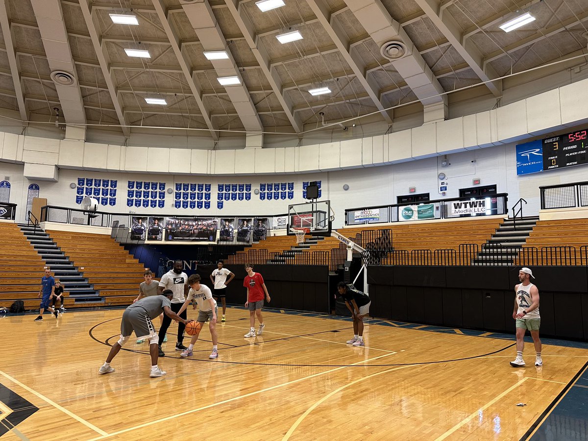 CHSKnightsBball's tweet photo. A solid 69-60 W for the coaching staff in the annual Coaches vs 8th Grade Team game. Coach Perk & @coach_cribbs in double figures. Barksdale w/ a career-low 7 3’s. @CoachKenDuncan with the double double (rebounds/assists). Coach Ant w/ the lockdown D. #AnotherOne #Undefeated https://t.co/sV9y4KKp1D