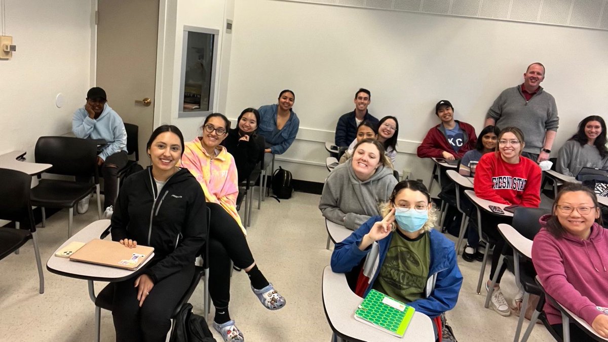 Pleasure hosting <a href="/Fresno_State/">Fresno State</a> President Jiménez-Sandoval in Human Genetics class today. <a href="/CSMfresno/">College of Science and Mathematics</a> <a href="/FresnoBiology/">Fresno State Biology</a> For last class mtg of Women's History Month highlighted Dr. Mary-Claire King en.wikipedia.org/wiki/Mary-Clai… <a href="/uwgenome/">UW Genome Sciences</a> 
📸 Dr. Sandoval, shared w/student permission 🧵