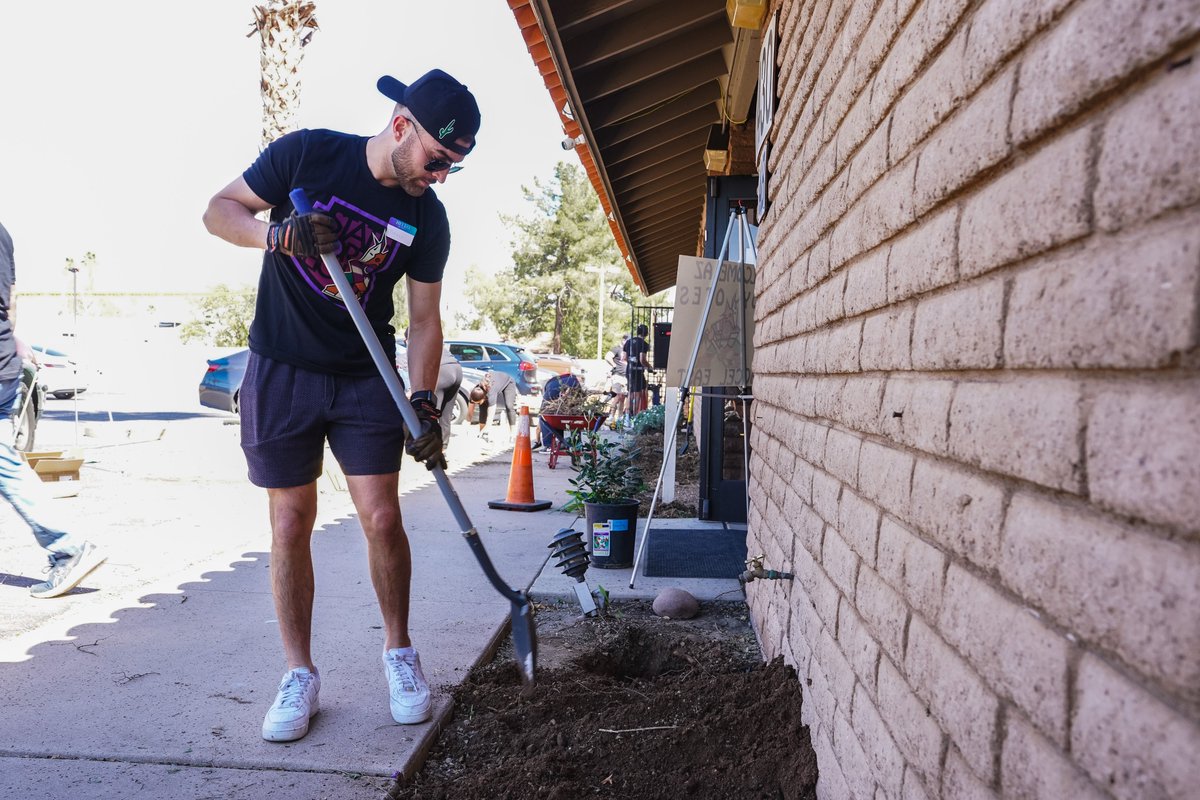 Our Pack participated in a day of service, giving back to the community in honor of Cesar Chavez. 🫶