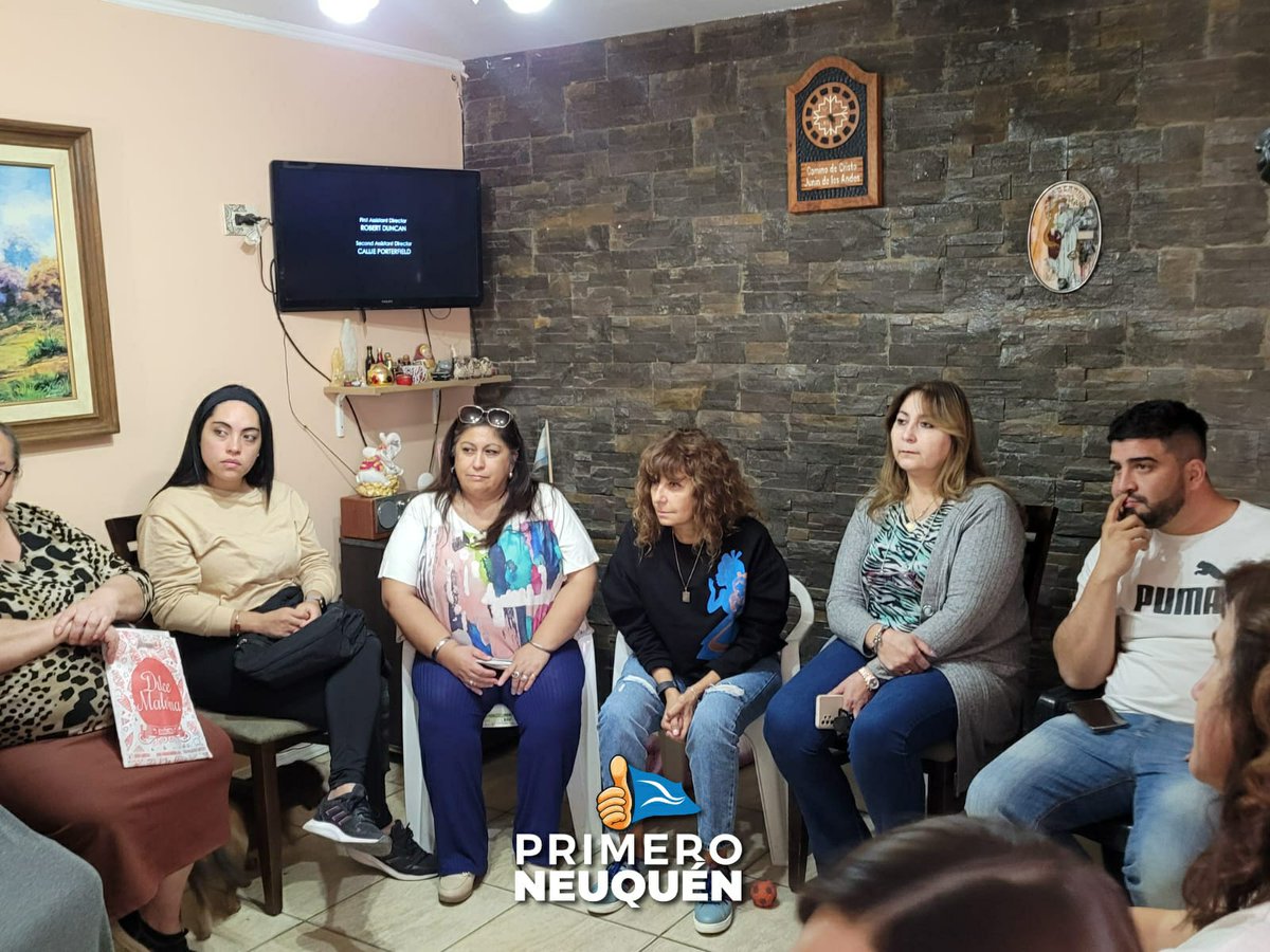 tanapasqualini's tweet photo. Hoy compartimos una tarde de militancia con Santiago, en Barrio Huiliches, poniendo el acento en nuestros jóvenes, gracias Susana por tanta hospitalidad y cariño !
#PrimeroNeuquen 
#MarianoGaido
#MarcosKoopmann https://t.co/rF3HxVCl7o