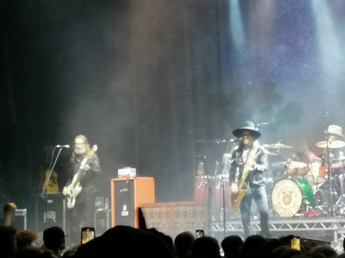 Cradgyboy's tweet photo. Blackberry Smoke were on 🔥 tonight at Telegraph Building Belfast. Absolutely Rockin' 🎶🎸 #BelfastRocks ☘️ https://t.co/xfhGjEpBV1
