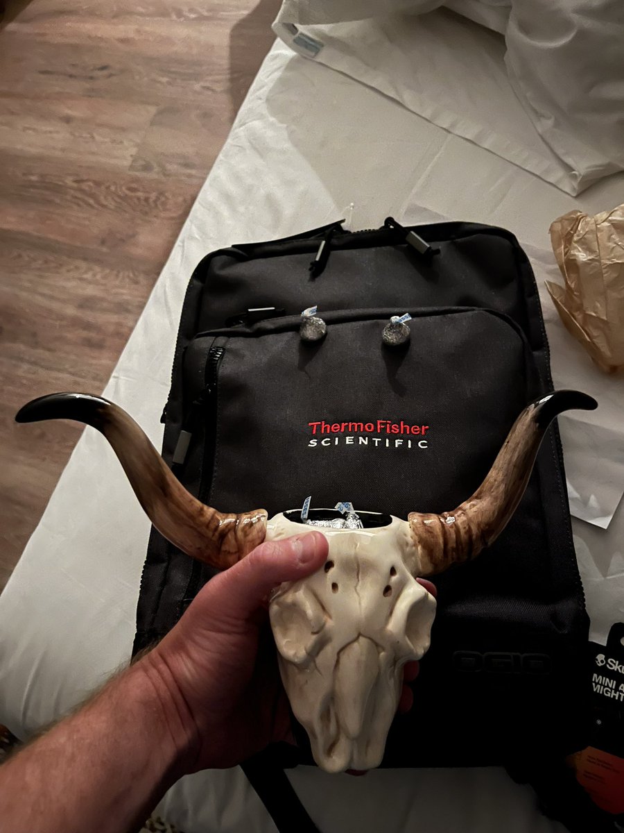 jjminich's tweet photo. Many thanks to all the sponsors and exhibitors at @agbt #AGBTAg including big shout out to @thermofisher @corteva @ElemBio @PacBio and @nanopore for contributing prizes for #Click2Win stoked for my new longhorn mug! https://t.co/QsEcZQ1loy
