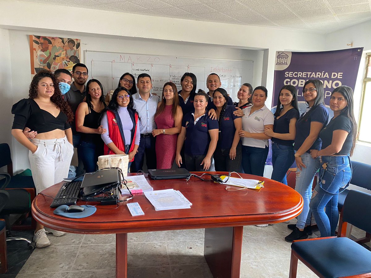 #Hoy • Me reuní con las y los funcionarios que trabajaron conmigo en la #SecretaríaDeGobierno sus palabras de felicitaciones y de impulso a continuar desde un nuevo escenario motivan. Hemos sembrado fraternidad y dejamos una huella positiva en esta etapa, gracias team gobierno