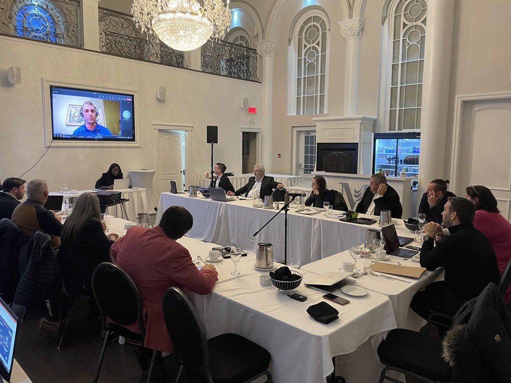 UMQuebec's tweet image. Réunion ce soir à Nicolet du comité directeur du Caucus des municipalités locales de l’#UMQ pour faire le point sur certains dossiers politiques prioritaires.

#poiqc #polmun