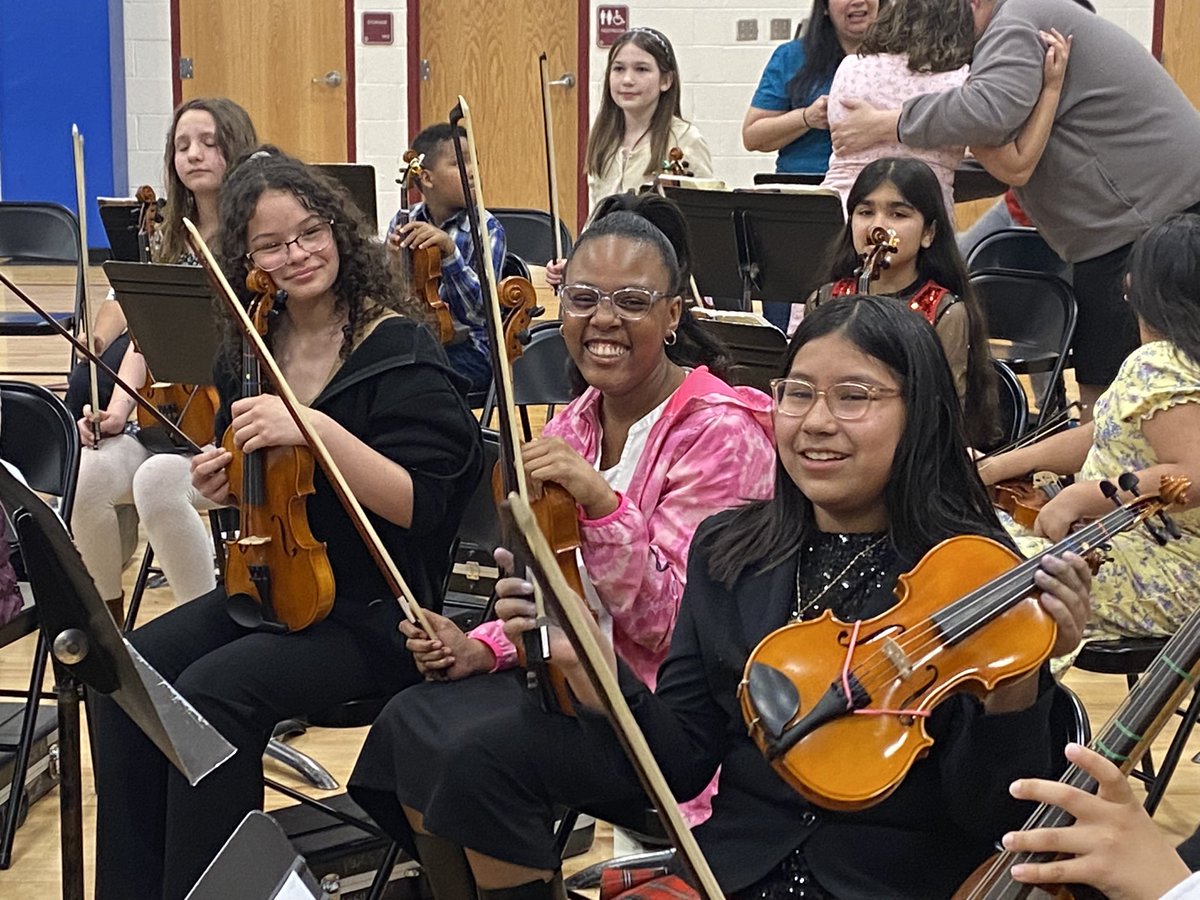 sherra_thomas's tweet image. Our Pyramid Concert was tonight: Beville, King and Kerrydale came together. They did an amazing job! #proudparent #proudAP @KerrydaleEs @MrsZeffiro