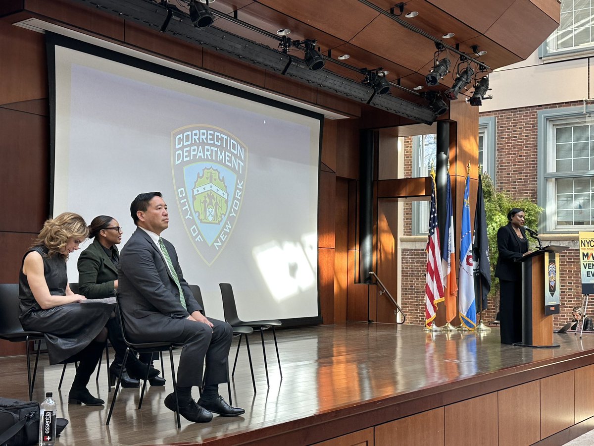 johnqarlo's tweet photo. Excited that @NYC_SBS, @NYCMWBE and @JulieMenin joined us to celebrate @CorrectionNYC success using MWBEs, and to connect vendors with other city agencies to further build their businesses! #GetStuffDone #NYCDOC #NYCMWBE #SmallBusiness https://t.co/O2pTfj4G7l