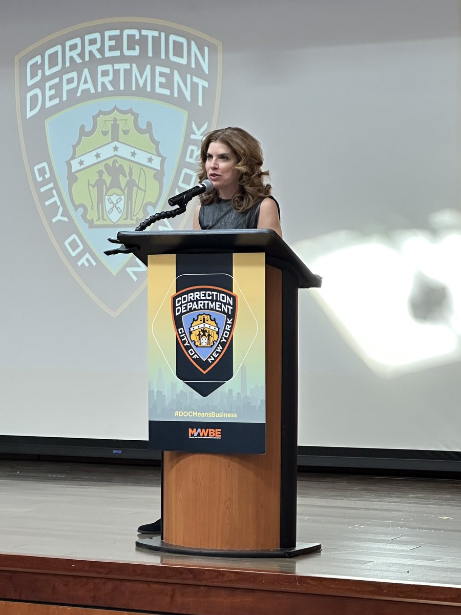 johnqarlo's tweet photo. Excited that @NYC_SBS, @NYCMWBE and @JulieMenin joined us to celebrate @CorrectionNYC success using MWBEs, and to connect vendors with other city agencies to further build their businesses! #GetStuffDone #NYCDOC #NYCMWBE #SmallBusiness https://t.co/O2pTfj4G7l