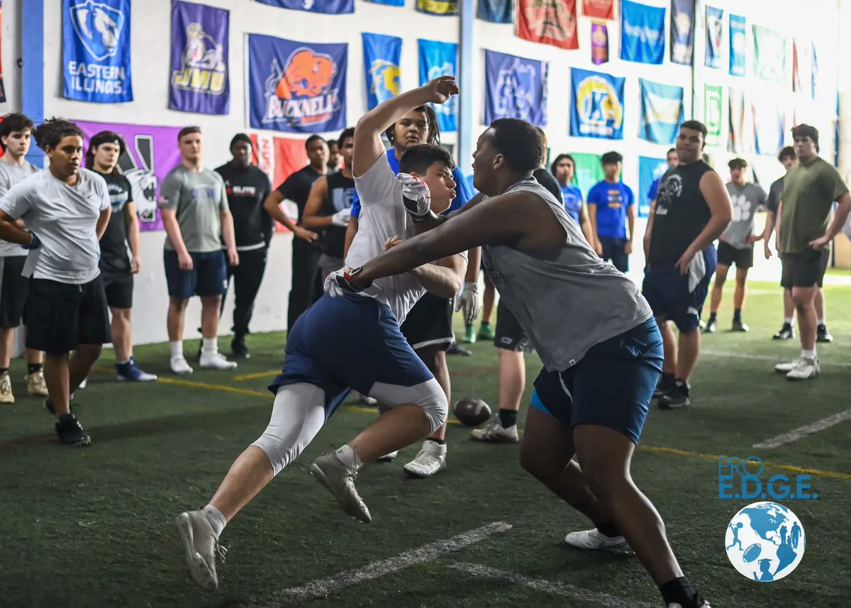 the_proedge's tweet image. The grind is real! These shots sum up the day during OL vs DL/EDGE 1v1s. Wins and Loses all help mold you, but how you respond defines you. This is a sparing match, the real fight lies ahead 🎬 #WhatsYourEdge #FindYourEdge ##TheProEdge #FooballAcademy #OLine #DLine #EdgeRushers
