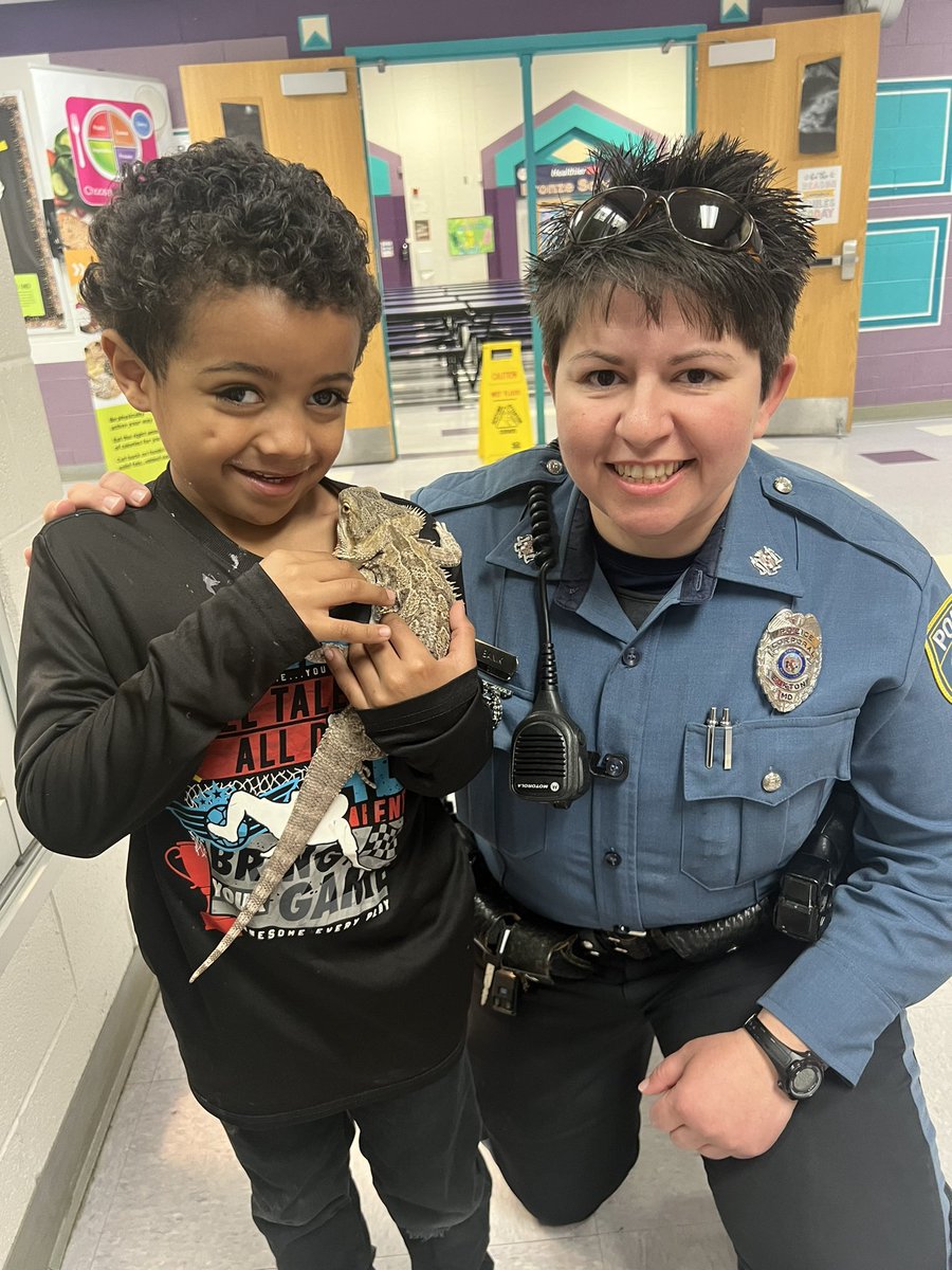 HollyHallElem's tweet photo. Thanks for visiting Elkton Police Department’s Corporal Banik, you made a great Principal for the Day! @CCPSMD https://t.co/4jA4fh40ac