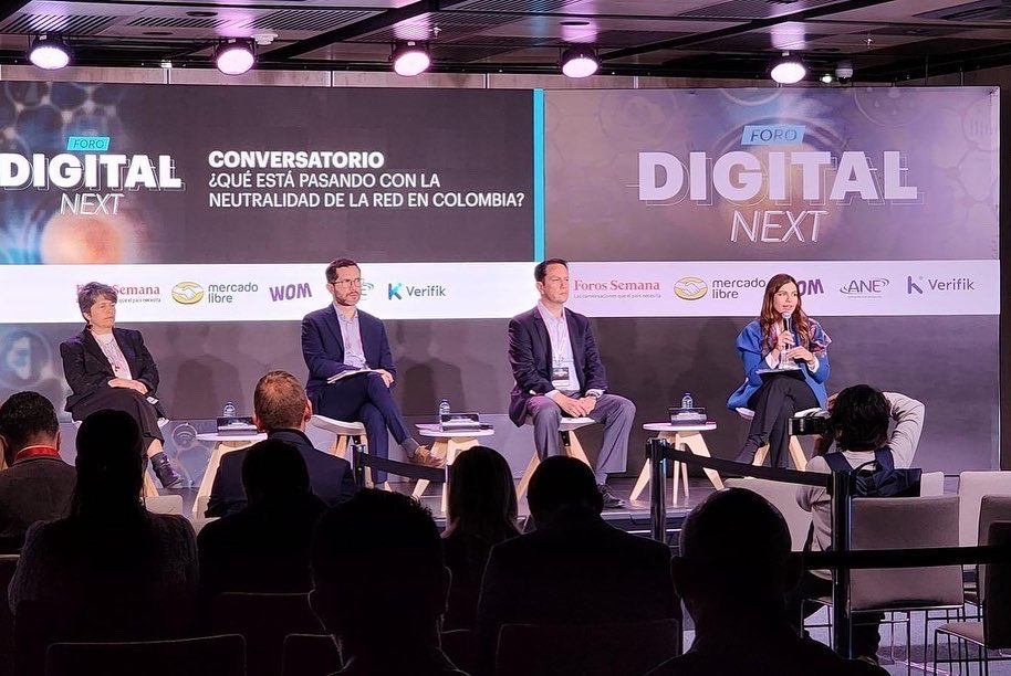 rovillalba's tweet photo. Hoy mi hija @Maluvillalba fue invitada en el foro #DigitalNext de @ForosSemana donde conversó sobre la neutralidad de la red, que propende por el tratamiento igualitario y no discriminatorio en el tráfico en la prestación de servicios de acceso a internet. https://t.co/ssja6uuSJu