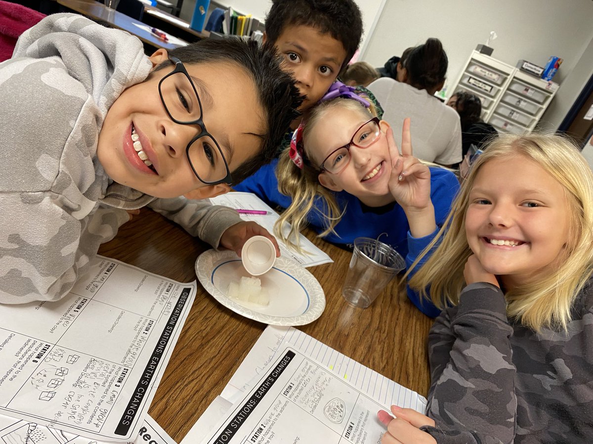 MrsNieto_FCE's tweet photo. Today students investigated slow changes to Earth’s surface. You mean we can simulate weathering and erosion using sugar cubes, cereal, pebbles, and water….what? #InvolveMeAndILearn #MakeItMemorable @HumbleISD_FCE https://t.co/AWLHXtpfGS
