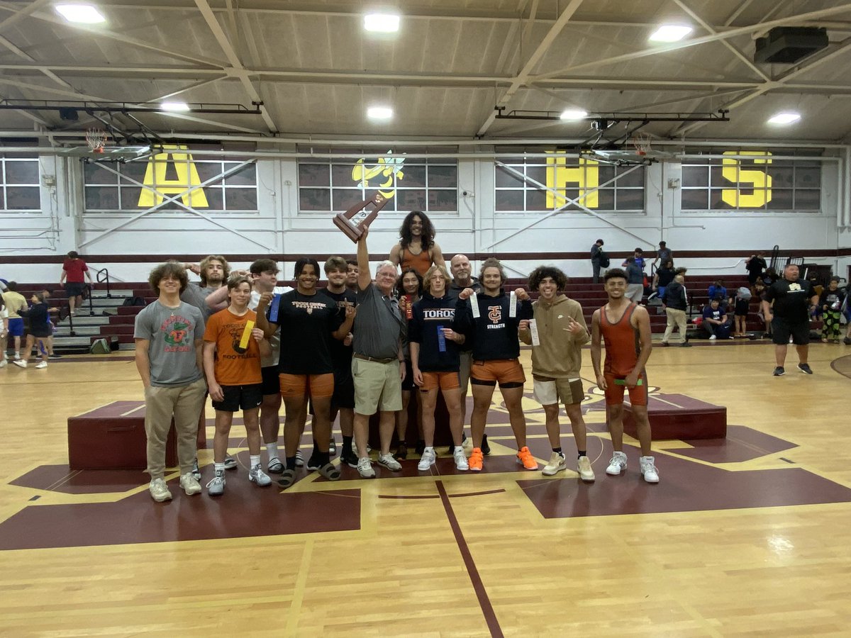 Boys Weightlifing coming home with some hardware!!
#DistrictChamps!
#HornsUpTocoi!