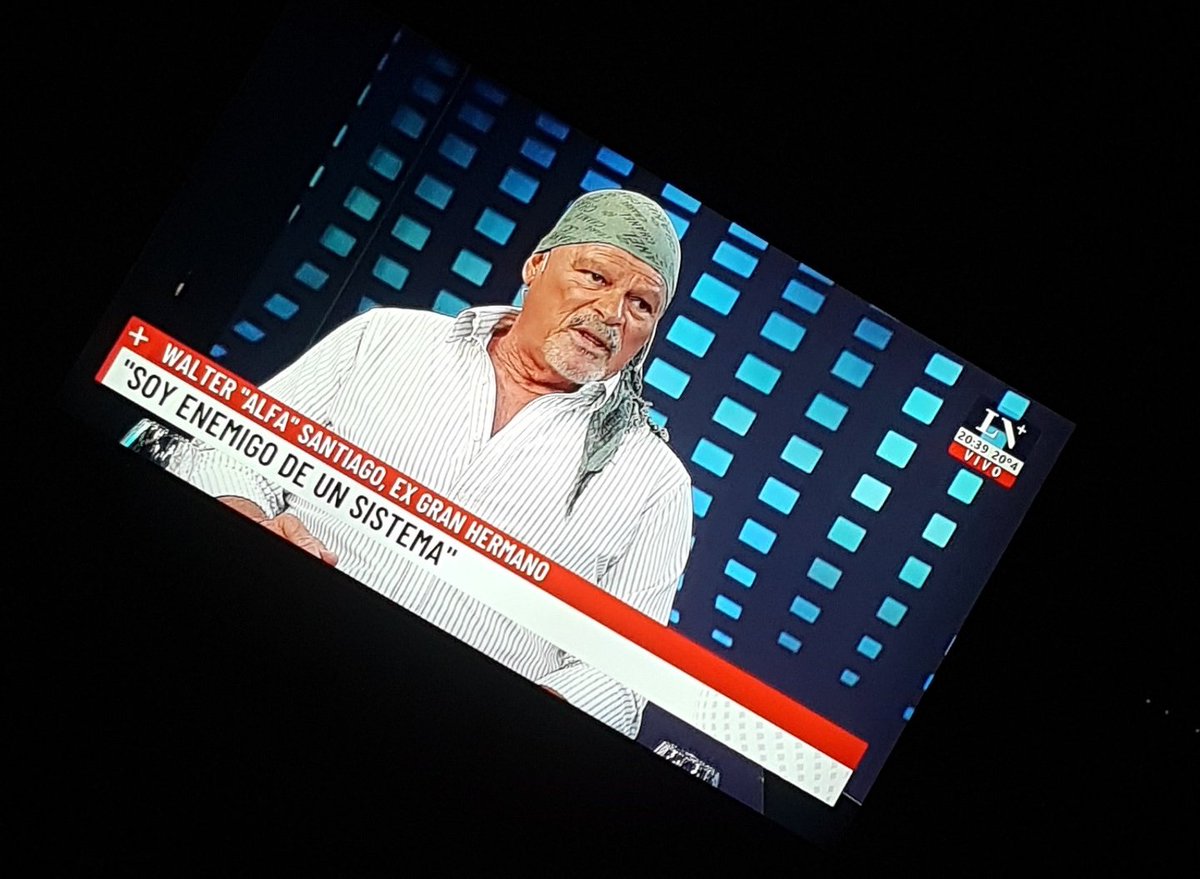 Luis12tucu's tweet image. Alfa ganándole a angelito... 🤭🤭🤭😂😂 Amo....  #DebateDelViernes @NachoRodriOk @forofms @MTelevisor @teleavisador