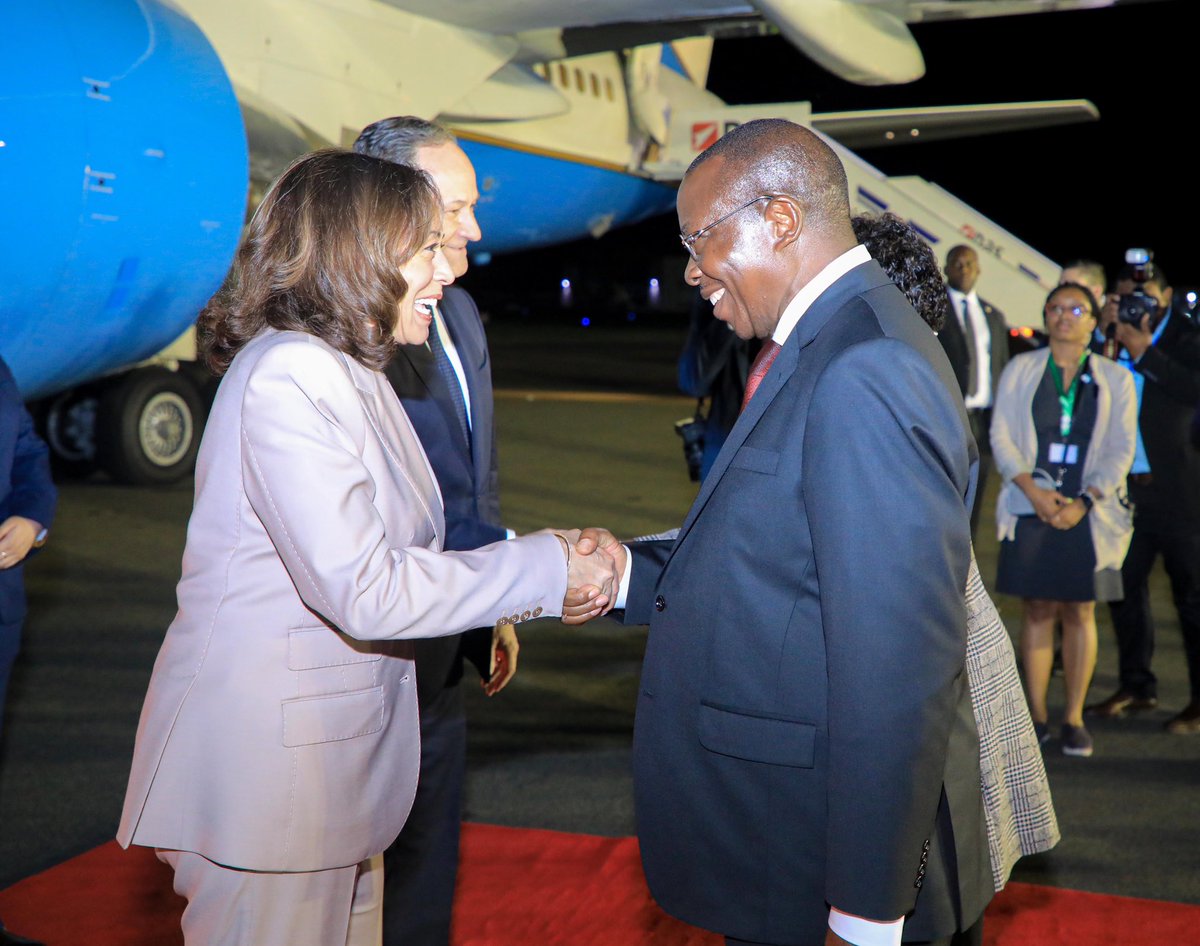 dr_mpango's tweet photo. Leo nimempokea Makamu wa Rais wa Marekani Kamala Harris alipowasili katika Uwanja wa Ndege wa Kimataifa wa Julius Nyerere Jijini Dar es salaam ambapo anaanza ziara yake nchini Tanzania. https://t.co/o45gAQP8Np