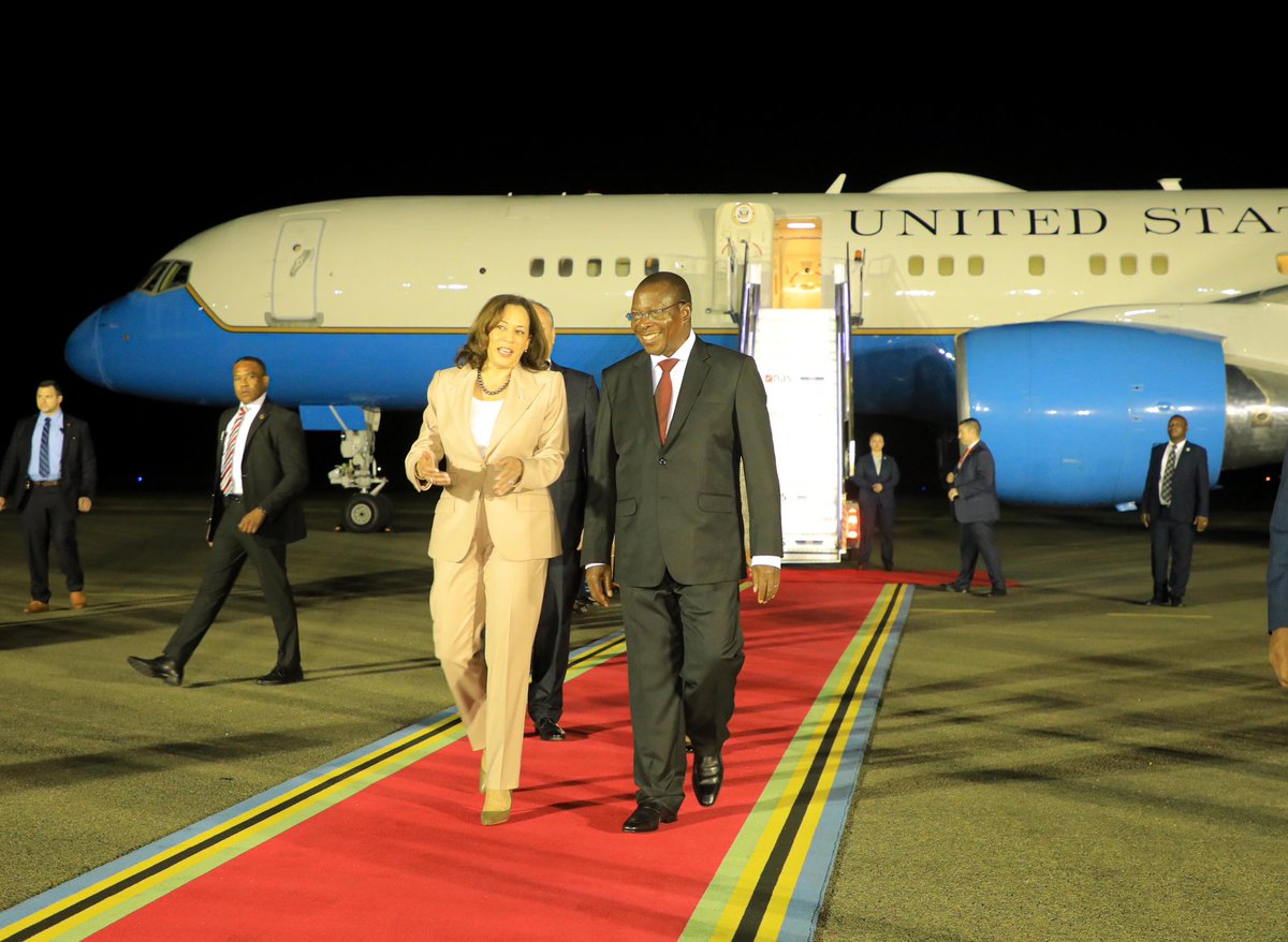 dr_mpango's tweet photo. Leo nimempokea Makamu wa Rais wa Marekani Kamala Harris alipowasili katika Uwanja wa Ndege wa Kimataifa wa Julius Nyerere Jijini Dar es salaam ambapo anaanza ziara yake nchini Tanzania. https://t.co/o45gAQP8Np