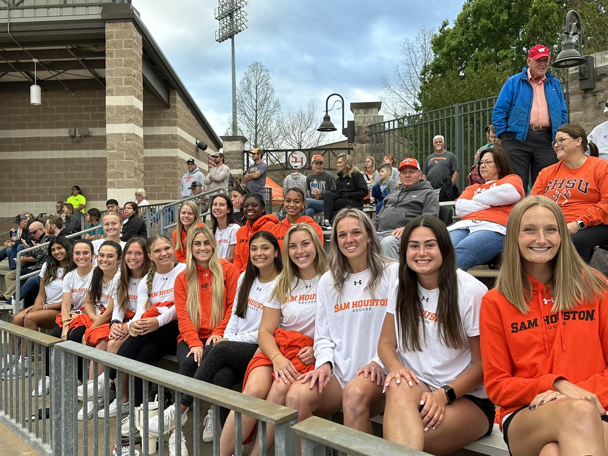 Supporting our fellow student-athletes <a href="/BearkatsSB/">Sam Houston Softball</a> 🧡🤍🥎