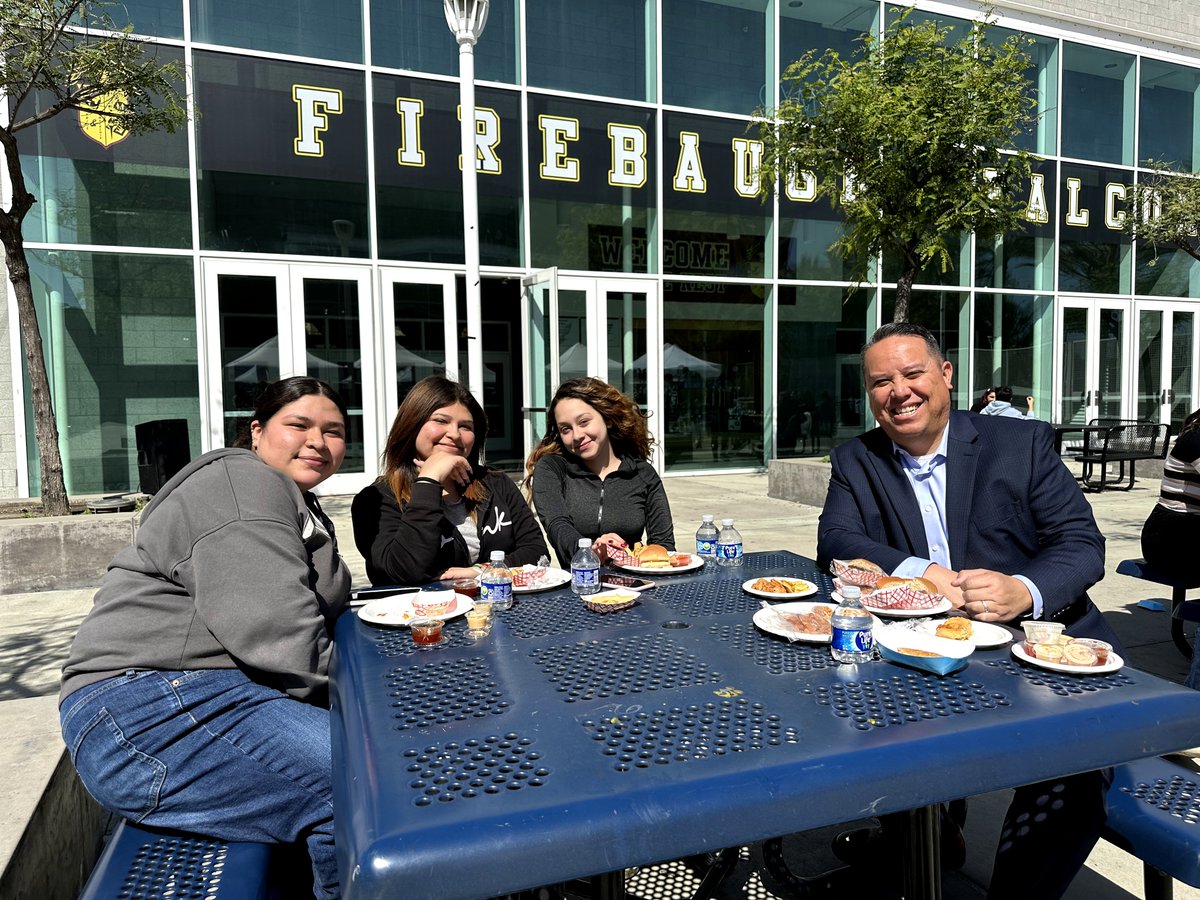 LynwoodSchools's tweet photo. As we conclude #NationalNutritionMonth, we're so glad our #FirebaughHigh students had the chance to share their thoughts on potential new cafeteria items - thank you to our Nutrition Services Department! #wearelynwood #mylusd #lynwood #lynwoodschools #KidsEatRight https://t.co/62oFGR9uC6