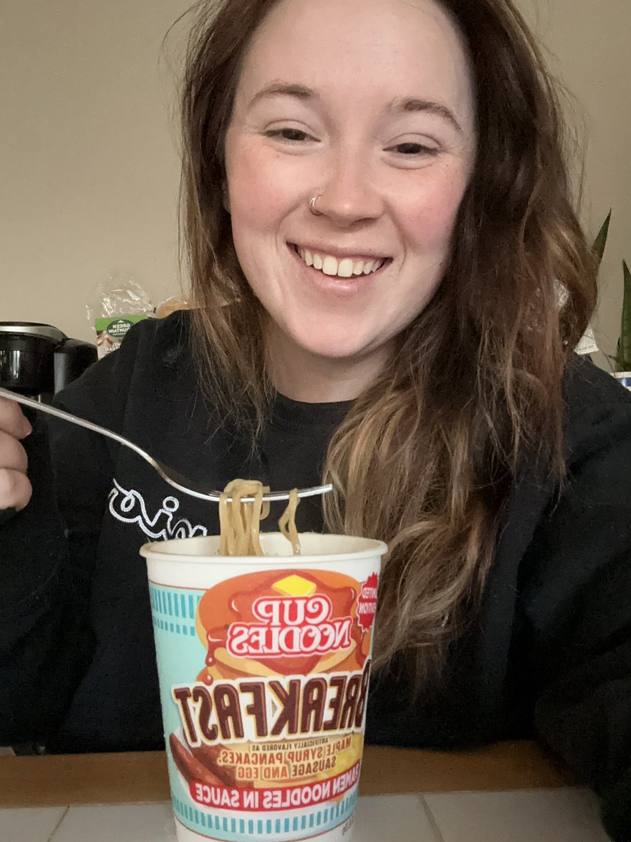 Bruh I look rough, but these noodles are 🔥 
Go try the new BREAKFAST noodles, seriously they are so good! ( and yes it does have ‘sausage and eggs’ in it 😏) @OrigCupNoodles  #cupnoodles #foodie #momfoodie #breakfast #morningfood