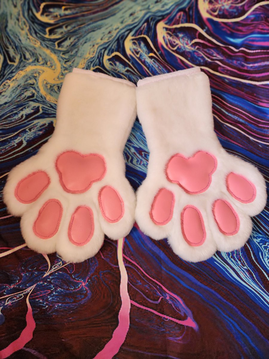 RUFFStuffSuits's tweet photo. Pop Star doggo! Shes for sale now as a mini partial. Shes super soft and brightly colored inside and out.
Taking offers starting at 1700$!
(More pics in replies) https://t.co/mcQpJagFmj