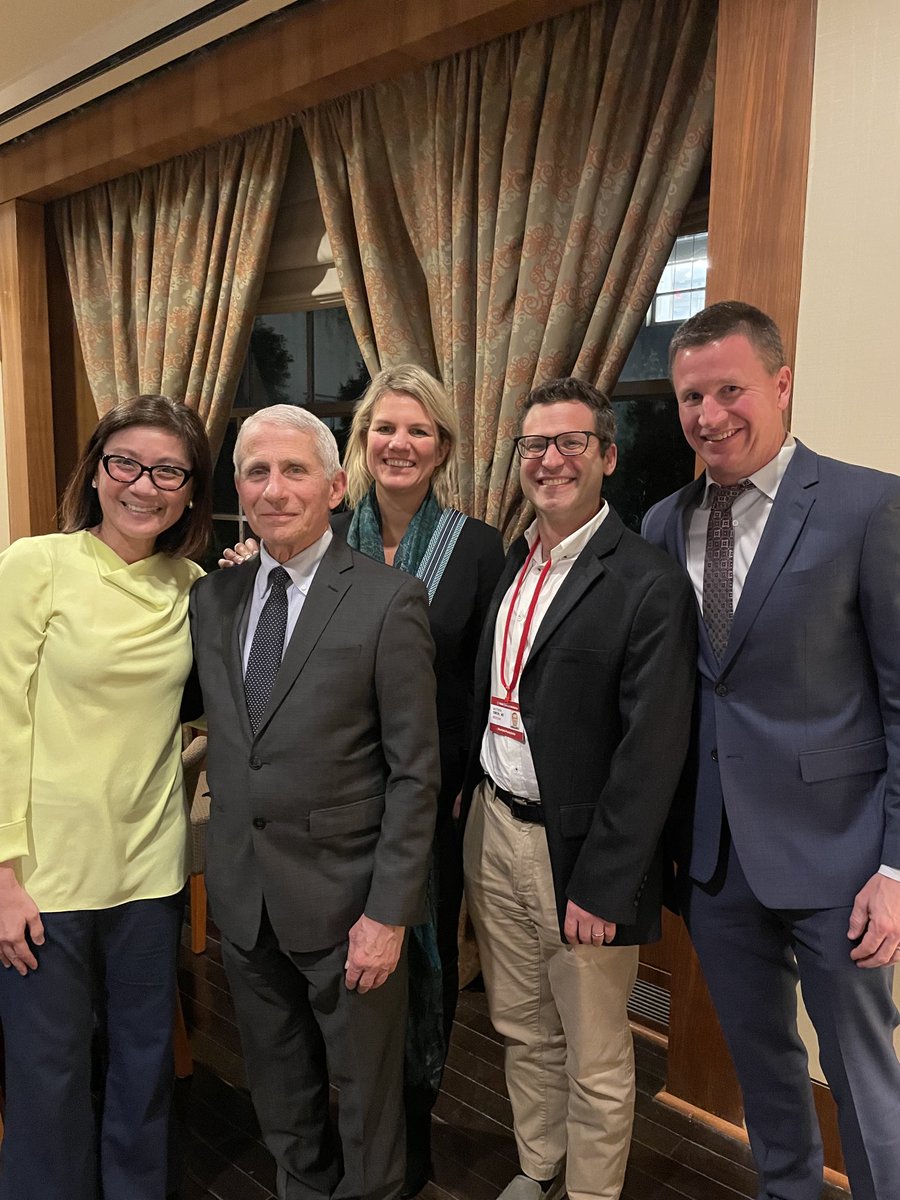 Just me, hanging with the ID hero’s of the pandemic. ⁦<a href="/msimon6720/">Matthew Simon</a>⁩ who ran infection control, ⁦<a href="/DrMattMcCarthy/">Matt McCarthy</a>⁩ who ran treatment trials, KristenMarks who ran vaccine trials and Tony Fauci who.. well, ran everything. #InAwe #FauciFan