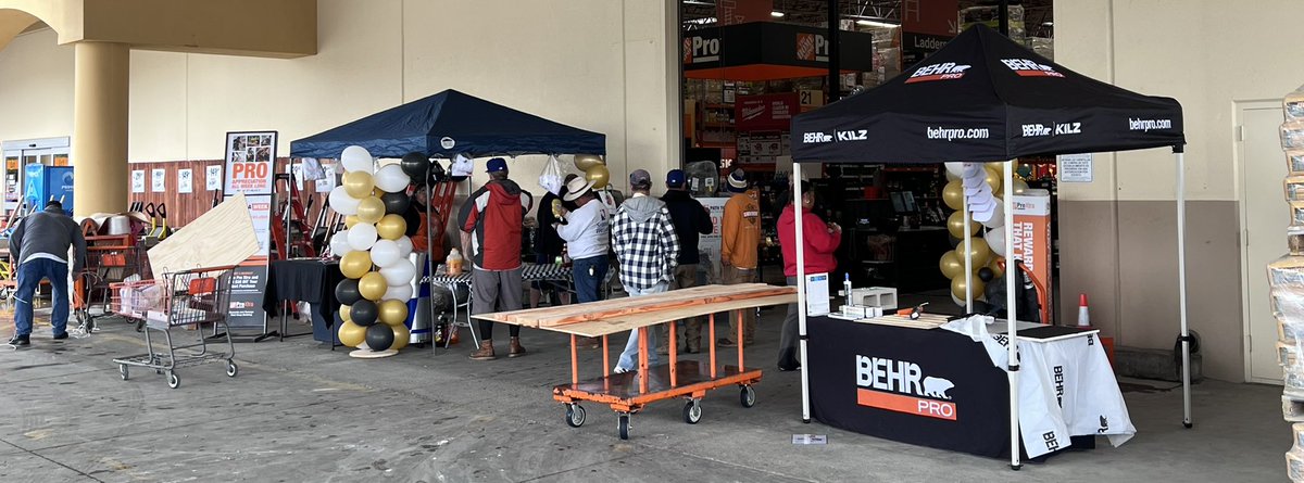 🚨 Rain or Shine! Team Glendora #6617 took care of its PRO’s 💪🏼 
 The feedback on Rapidset’s new Asphalt repair mix was incredible! Only at The Home Depot! 

Thank you <a href="/CasolaNoel/">Noel Casola</a> for the amazing hospitality! 

#proappreciationweek #exclusivepartner