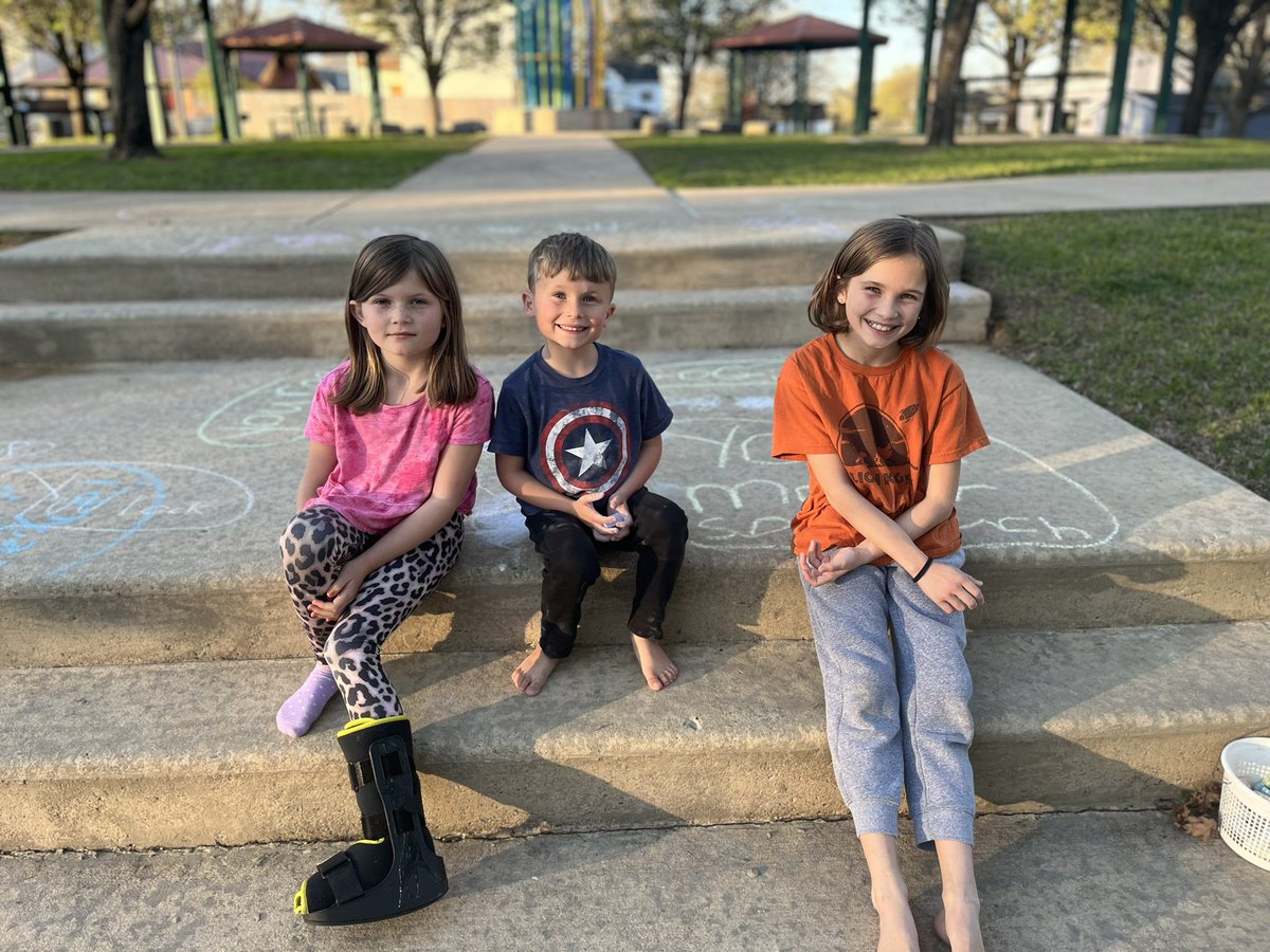 jingraham83's tweet photo. When it has been a week of larger than life tragedy but your kids, unprovoked, show you a small sign of grace. https://t.co/Sm1D4O489a