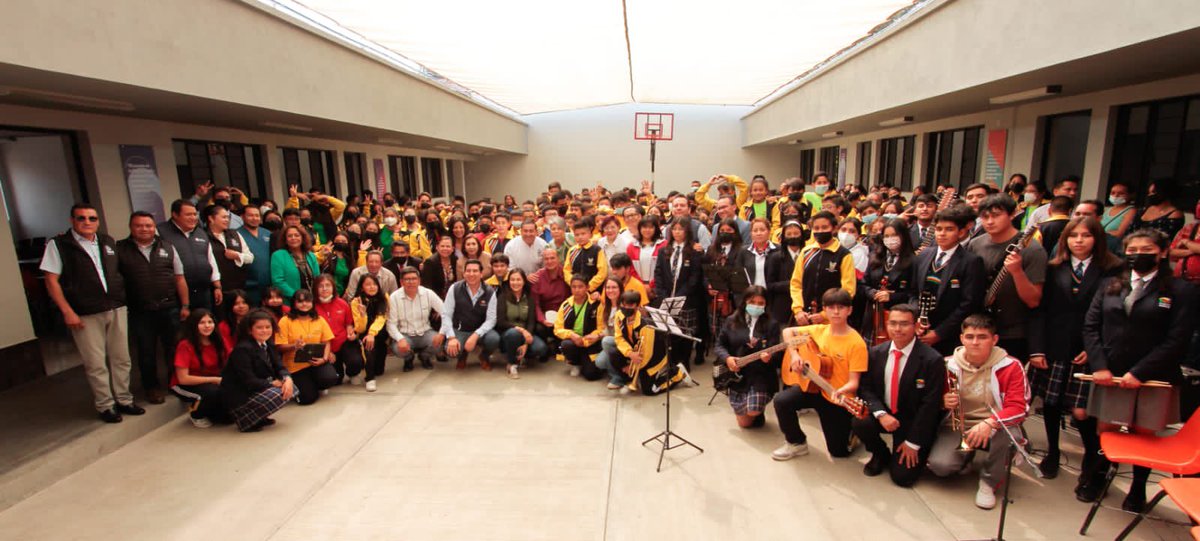 natycastrejonv's tweet photo. Para brindar a la comunidad educativa las condiciones que les permitan su desarrollo personal y profesional, como lo ha establecido el mandatario estatal @juliomenchaca_, en el Plantel Azteca de #TepejiDelRío con una inversión de más de 2 millones de pesos, hoy apoyamos a 209 estudiantes con la entrega de 2 aulas, laboratorio multidisciplinario y laboratorio de cómputo.

La educación la construimos todos, recuerden que queremos que cada una y uno de ustedes logre desarrollar todo su potencial   

#PrimeroLaEducación 
#ConEducaciónHayTransformación #NatyCastrejón