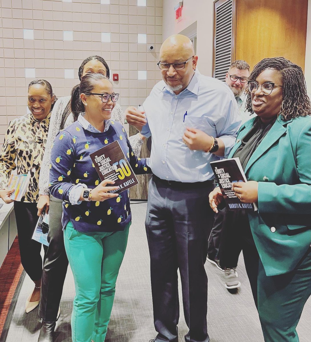 What a powerful admin meeting today with @PrincipalKafele Thank you for the words of renewal and inspiration as well as the reflective practice reminder of my leadership WHY 💪🏾 Shout out to @SuptOsunde for making this happen. @SPSDIESEL #equity #socialjusticeeducation