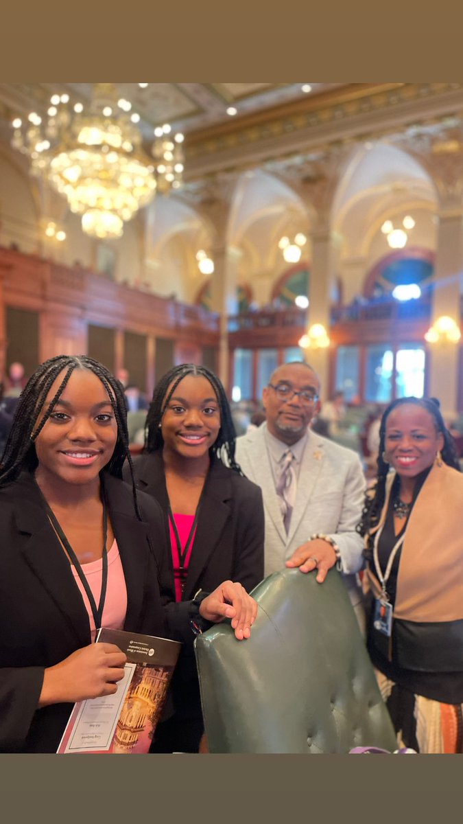 repnichols's tweet photo. It was a joy to meet Kyra and Phallon Pierce. @thepiercetwins These young ladies who are twins have a not for profit that aims to expand diversity in Reading. I took this picture with @staterepammons. Welcome to the Capitol ladies and keep up the great work!
#wedothework https://t.co/QFyaRIgZ30