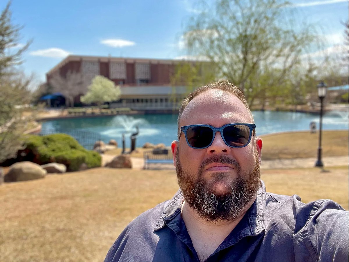 NextDayRising's tweet photo. Got to speak to a group of students and take a tour of my #almamater UCO. Always feels good to give back and to see where you came from. #givingback #universityofcentraloklahoma #UCO #setlife #okcborn https://t.co/Pg3OHej5oA